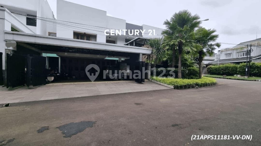 Rumah dengan kolam renang, Bintaro Sektor 7